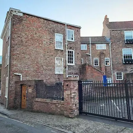 Aldwark Mews, Free Parking, Location 요크