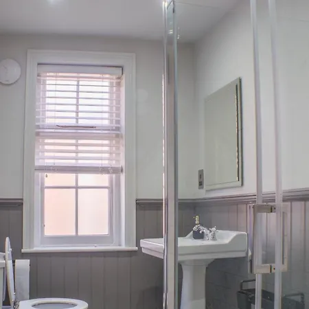 Aldwark Mews, Free Parking, Location *