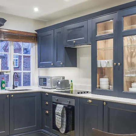 Aldwark Mews, Free Parking, Location *