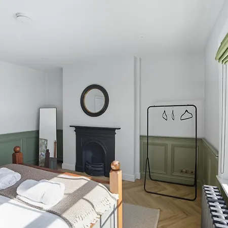 Aldwark Mews, Free Parking, Location